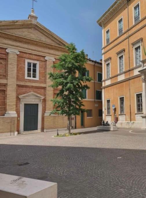 Appartamento Centro Storico Nuovo E Ristrutturato Pesaro Bagian luar foto