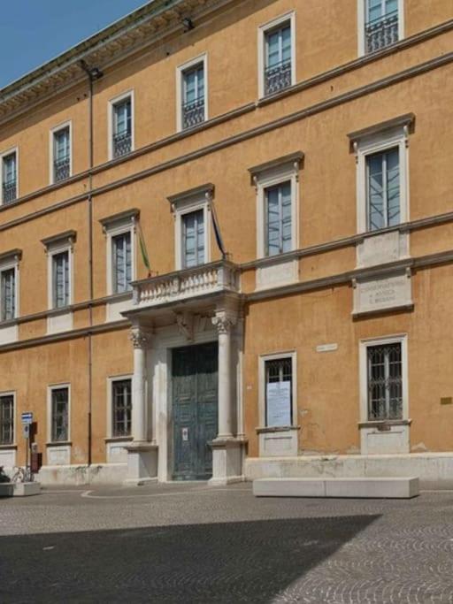 Appartamento Centro Storico Nuovo E Ristrutturato Pesaro Bagian luar foto